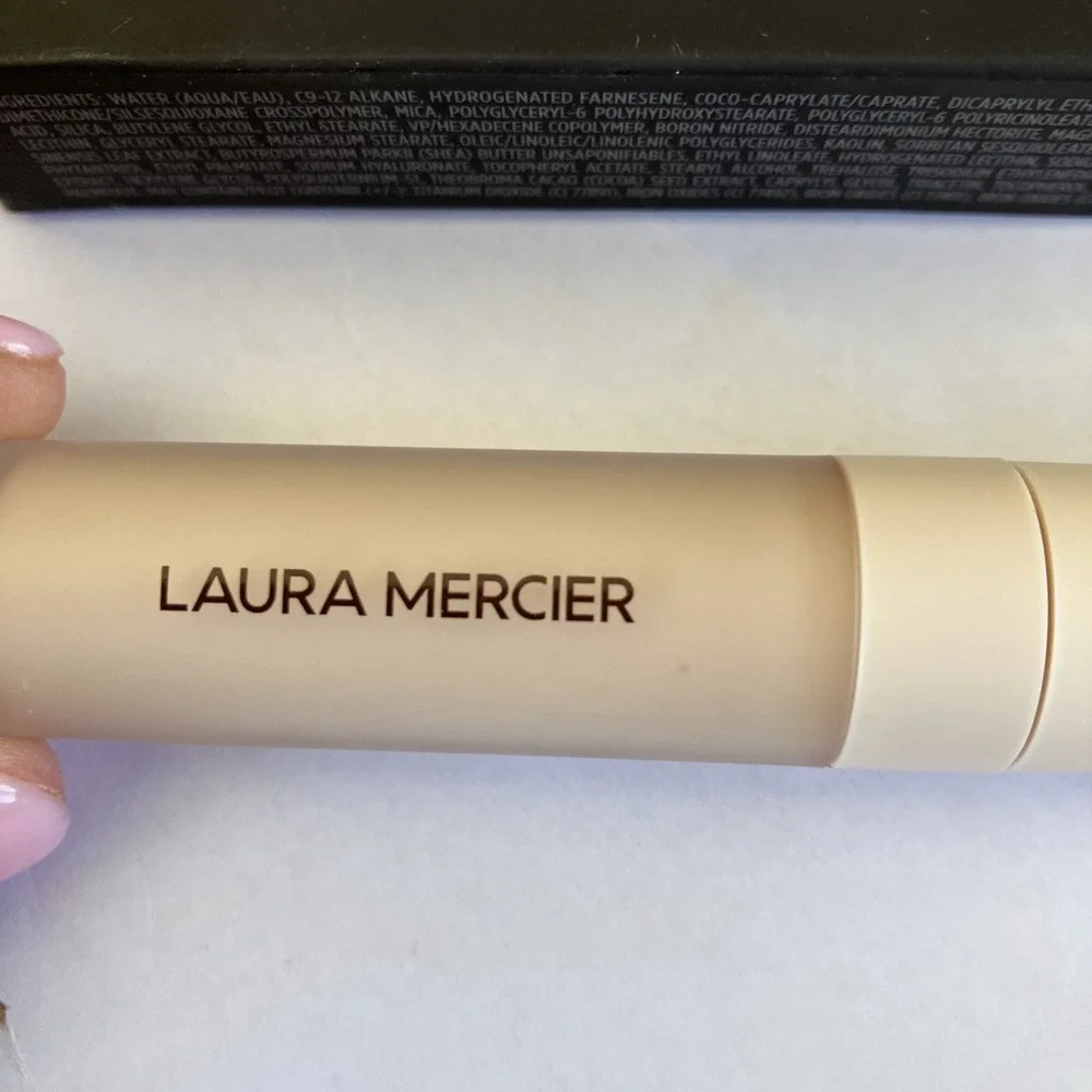 new in box Laura‎ Mercier Real Flawless Weightless Perfecting Concealer OW1